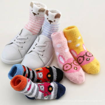 Großhandel Kindersocken Herbst- und Winter 100% Baumwollkorallen Dicke Fleece Füße Nicht-rutschflecken-Bodensocken Babysocken